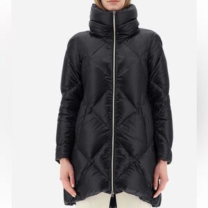 New-Herno 
Ultralight Nylon A-Shape Jacket in Black